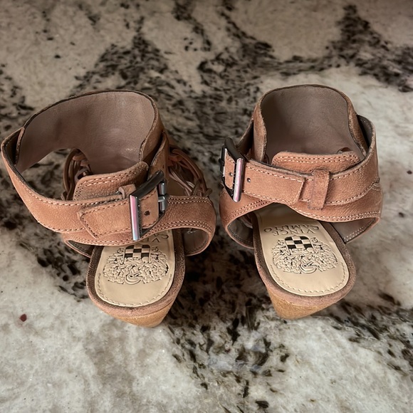 VINCE CAMUTO BOOTIES! Brown leather! Perfect for fall! - Picture 5 of 11